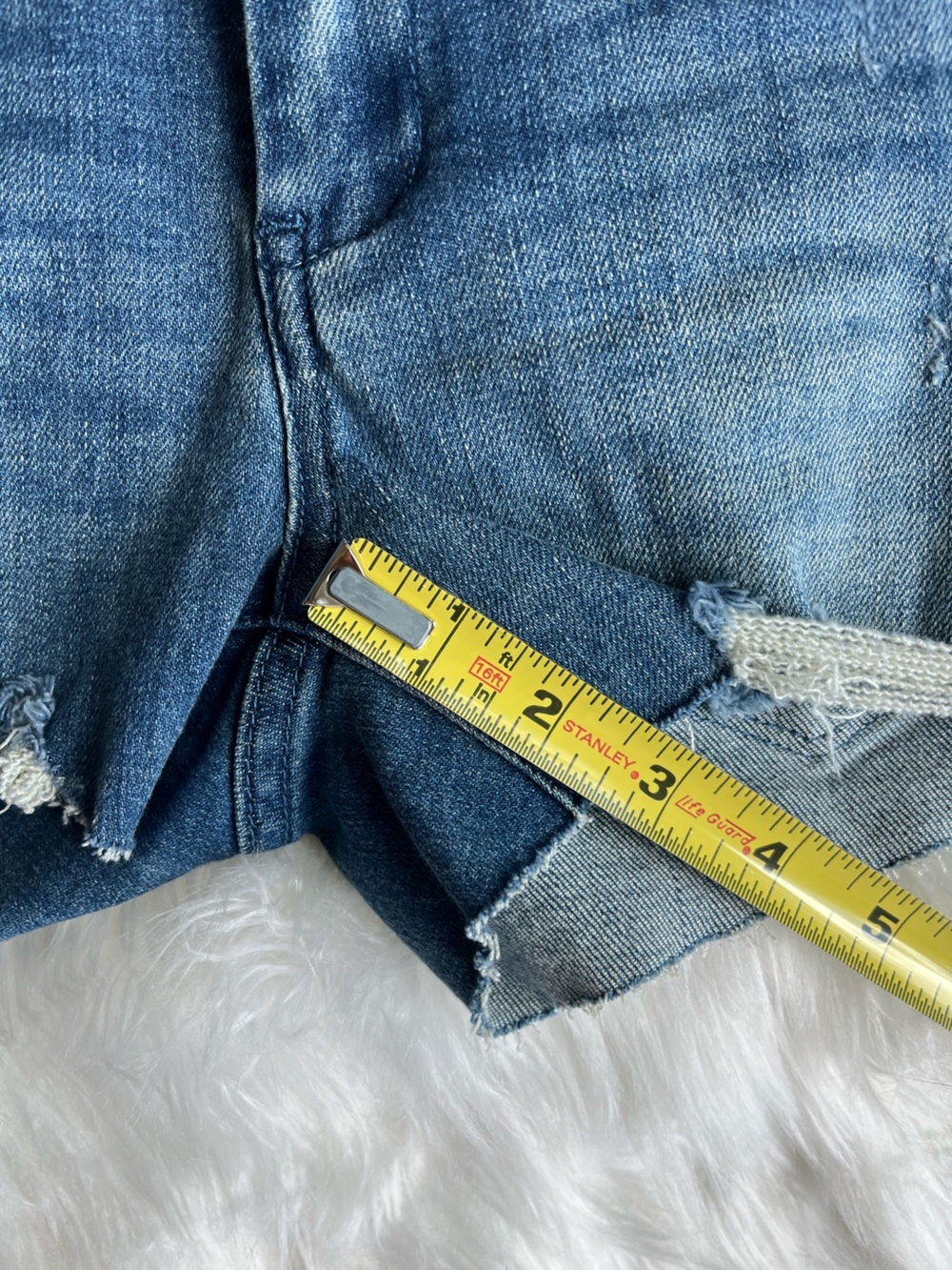 🆕 BlankNYC The Astor Cut Off Shorts Distressed Denim Blue jeans Size 25 - Picture 10 of 14